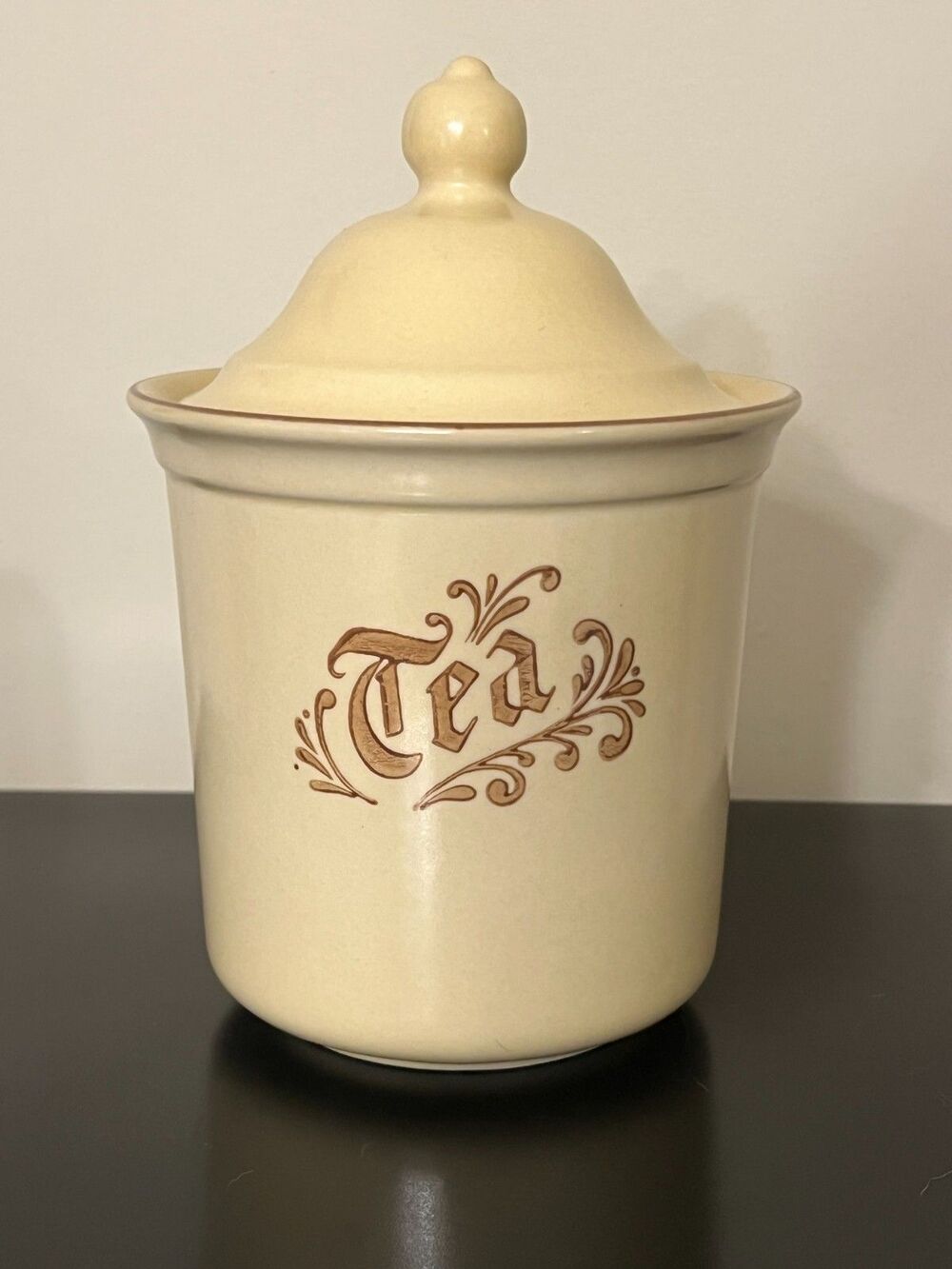 Vintage Pfaltzgraff Village / Pattern 1070 #509 1 1/5 Quart Tea Canister